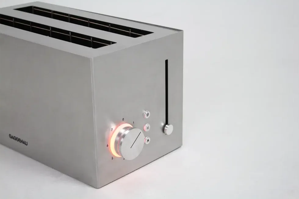 metal toaster with light-up dial 