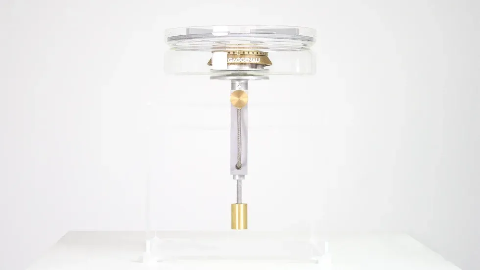 minimalistic gas burner in glass and white
