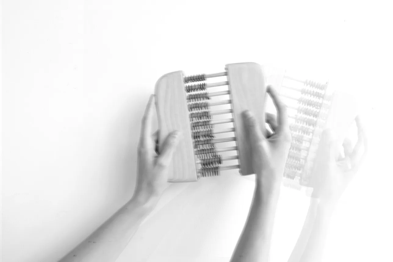 Close up view of person shaking the instrument. Photo.