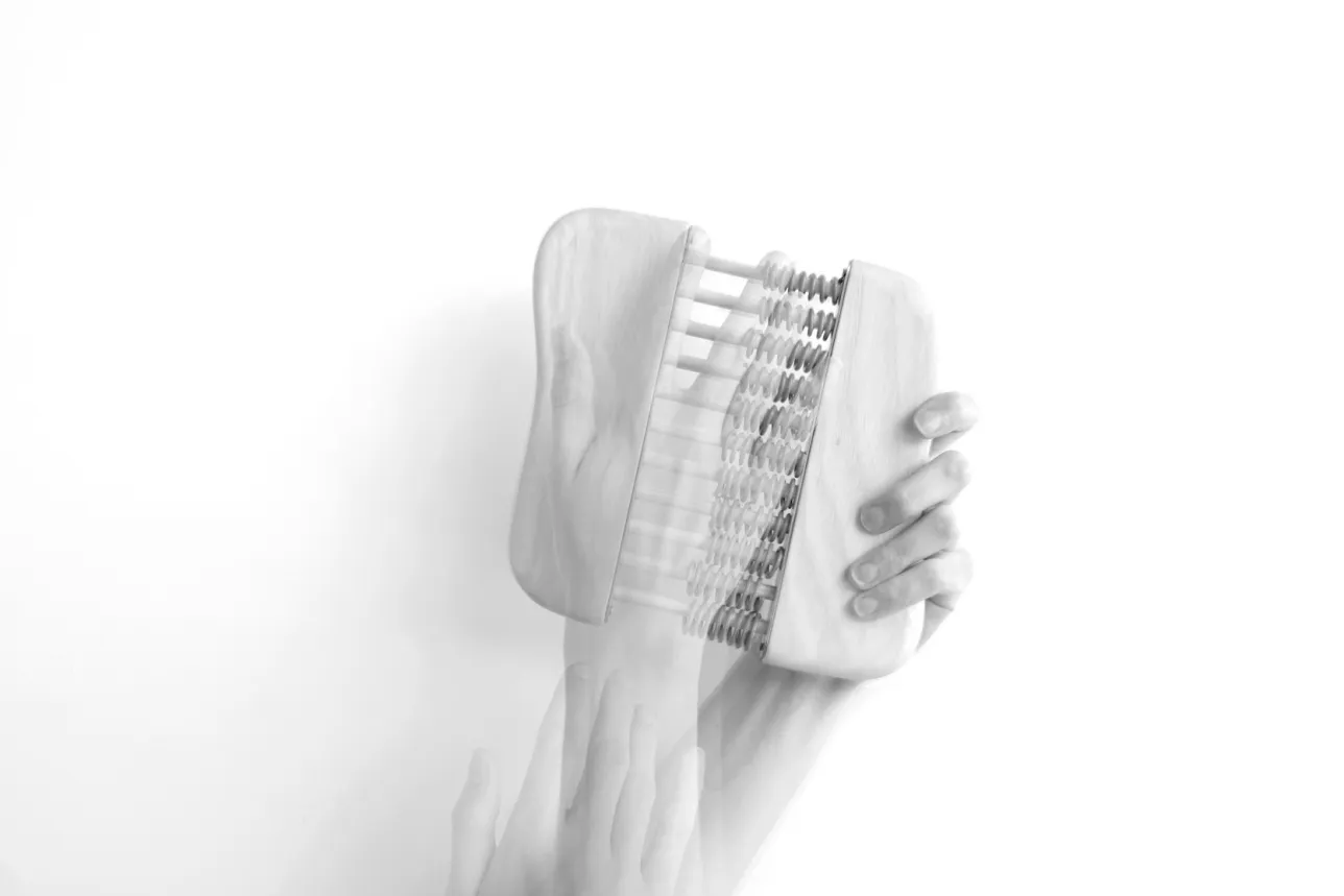 Close up view of person fiddling with the spirals. Photo.